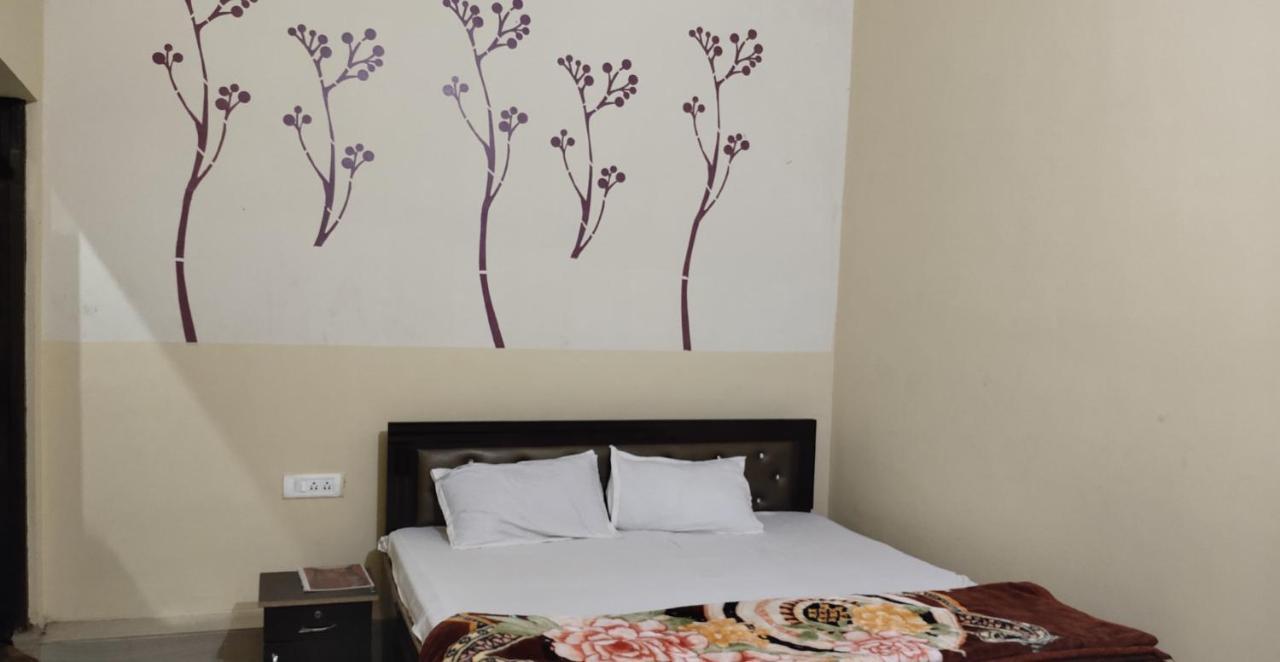 Hotel International & Restaurant Amethi Eksteriør bilde